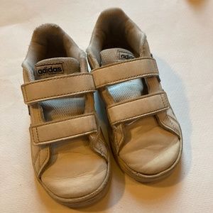 Toddler adidas size 9 grand court